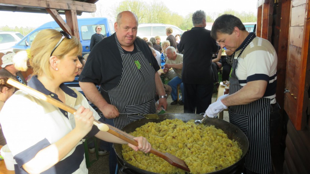 SAJENJE KROMPIRJA, 7. 4. 2016 077